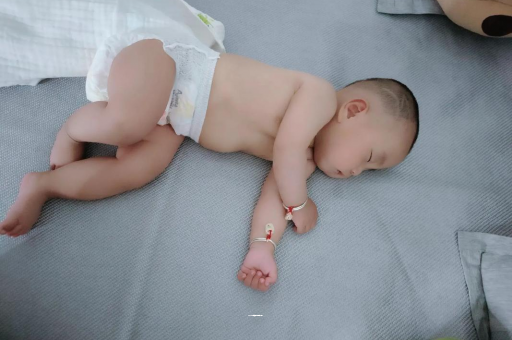 安宁几个月宝宝会抬头