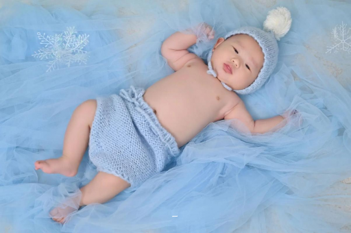 安宁摸孕妇肚子沾喜气
